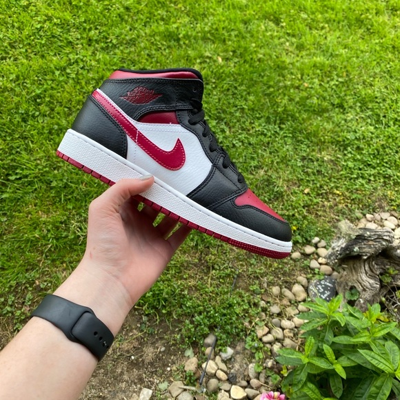 air jordan 1 mid gs noble red